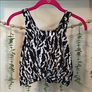 Xersion Black and White Patterned Women's Swim Top sz L